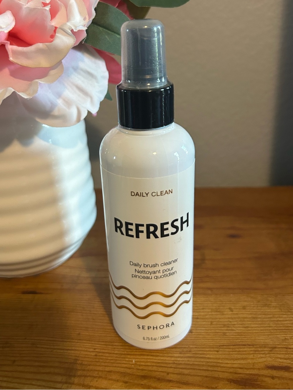 Sephora Refresh Daily Brush Cleaner - White with Black Cap